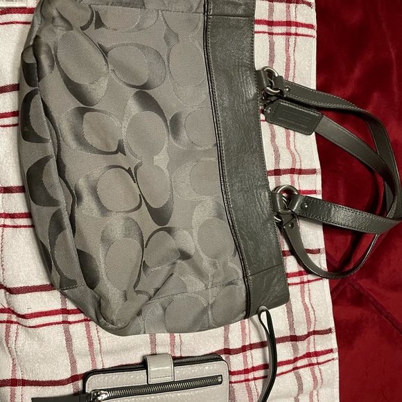Coach small bag and wallet - Picture 2 of 4